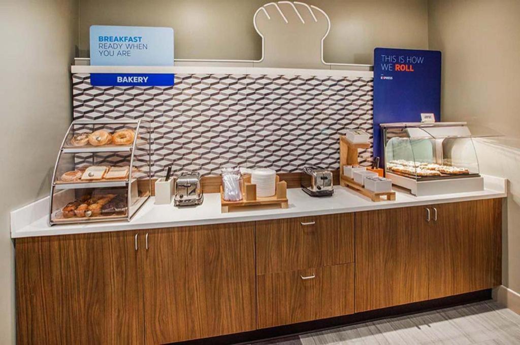 Holiday Inn Express Crockett By Ihg Exterior foto