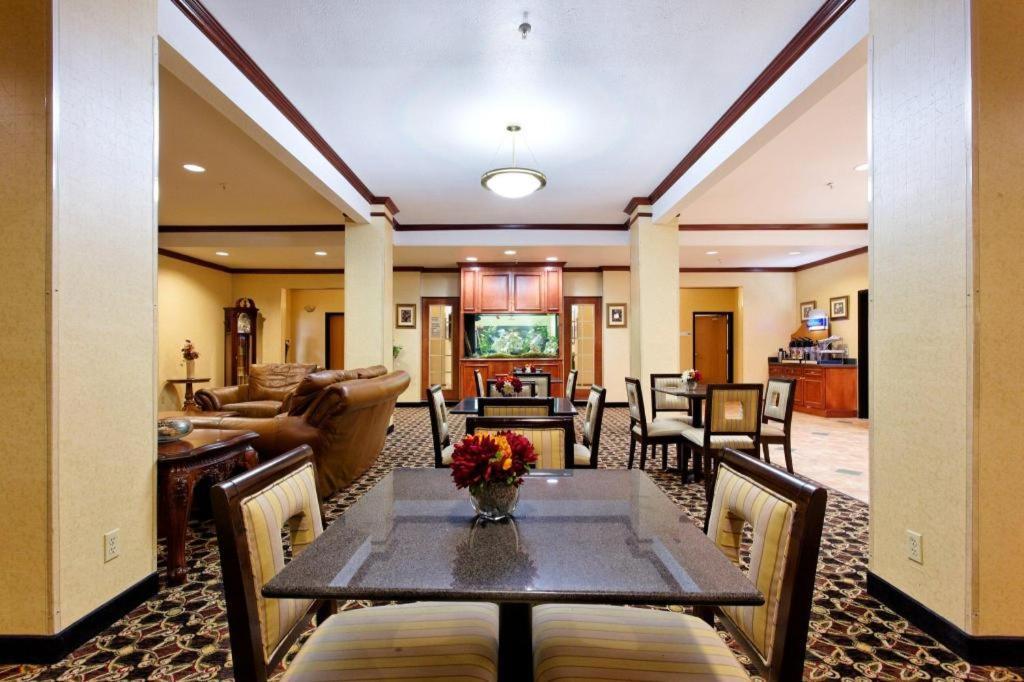 Holiday Inn Express Crockett By Ihg Exterior foto
