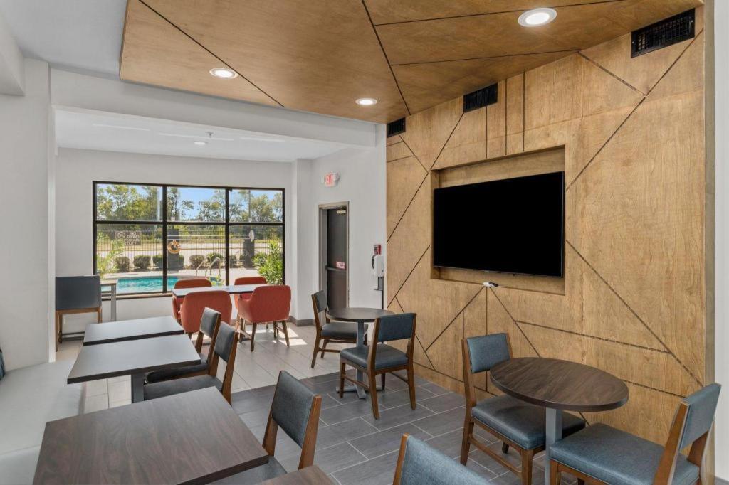 Holiday Inn Express Crockett By Ihg Exterior foto
