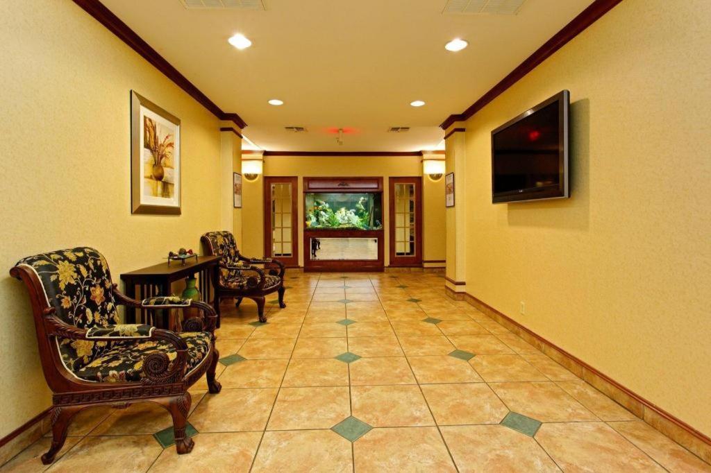 Holiday Inn Express Crockett By Ihg Exterior foto