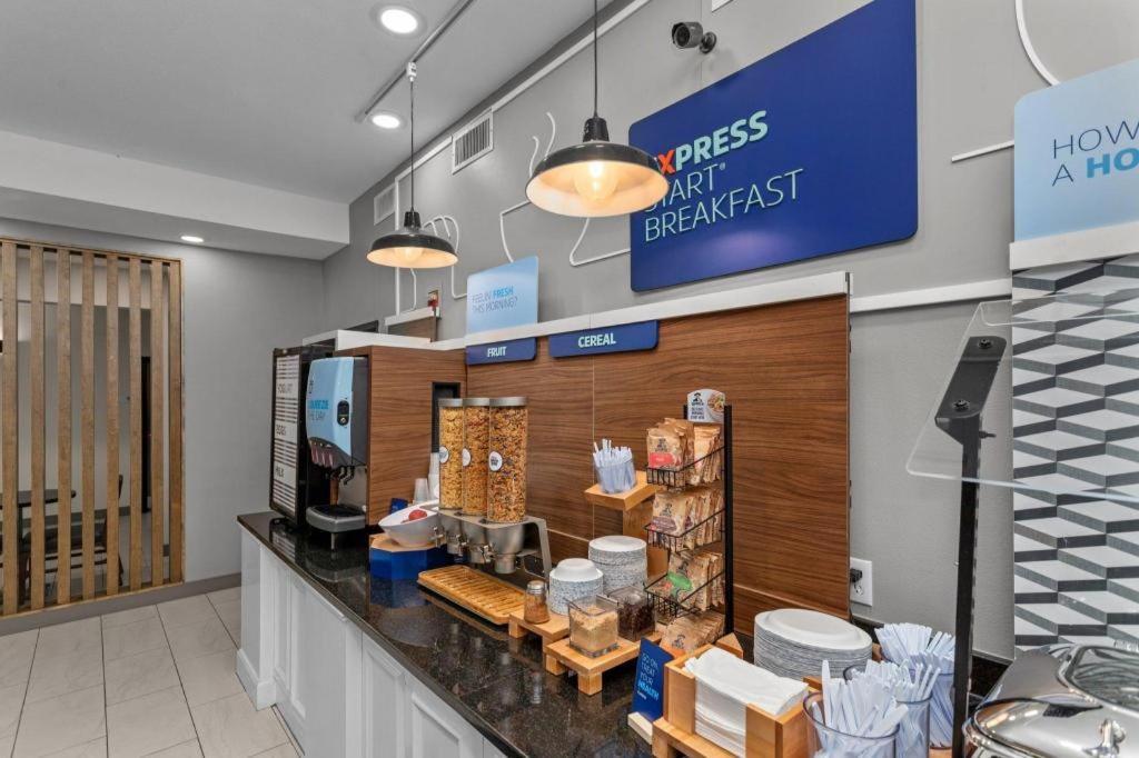 Holiday Inn Express Crockett By Ihg Exterior foto