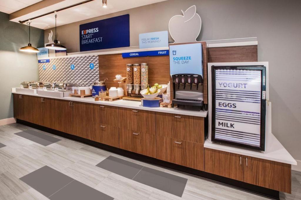 Holiday Inn Express Crockett By Ihg Exterior foto